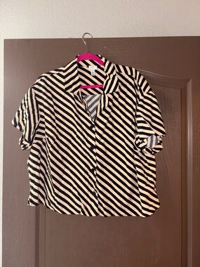 Striped Short-Sleeve Button-Up Crop Top - Black & Cream